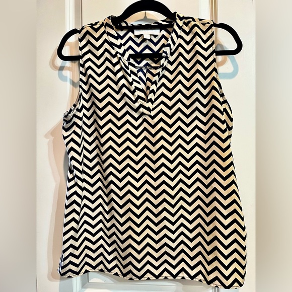 Olive & Oak Sleeveless Blouse - Picture 4 of 5